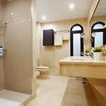 Riviera Park 2b, 2 Bed Apartment *