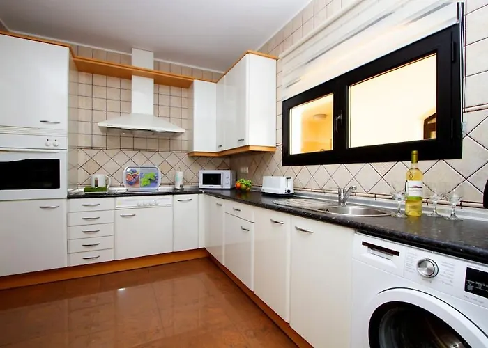 Riviera Park 2b, 2 Bed Apartment Puerto del Carmen (Lanzarote)